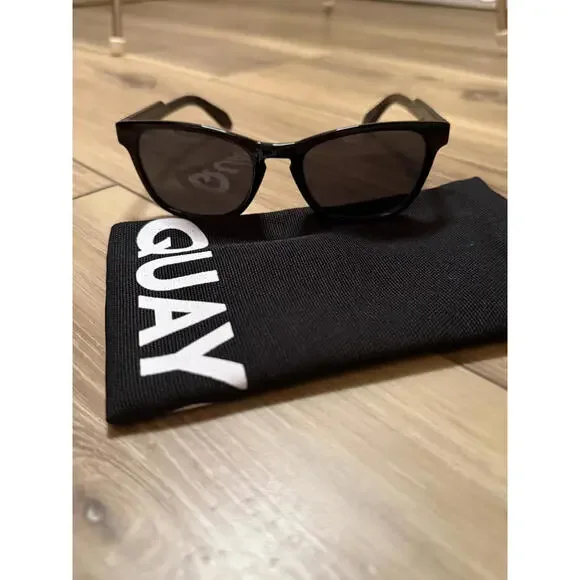 NWT! QUAY 54mm Square Sunglasses Black/ Smoke One Size - Picture 1 of 8
